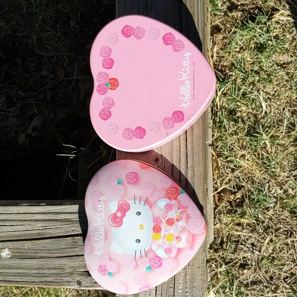 Hello Kitty Sanrio mental heart shape box - Picture 2 of 6